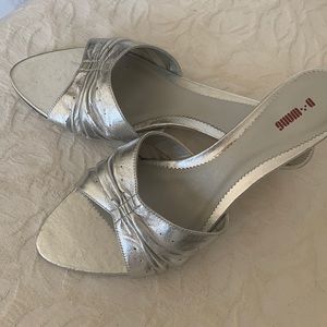 Casual  and chic sandals